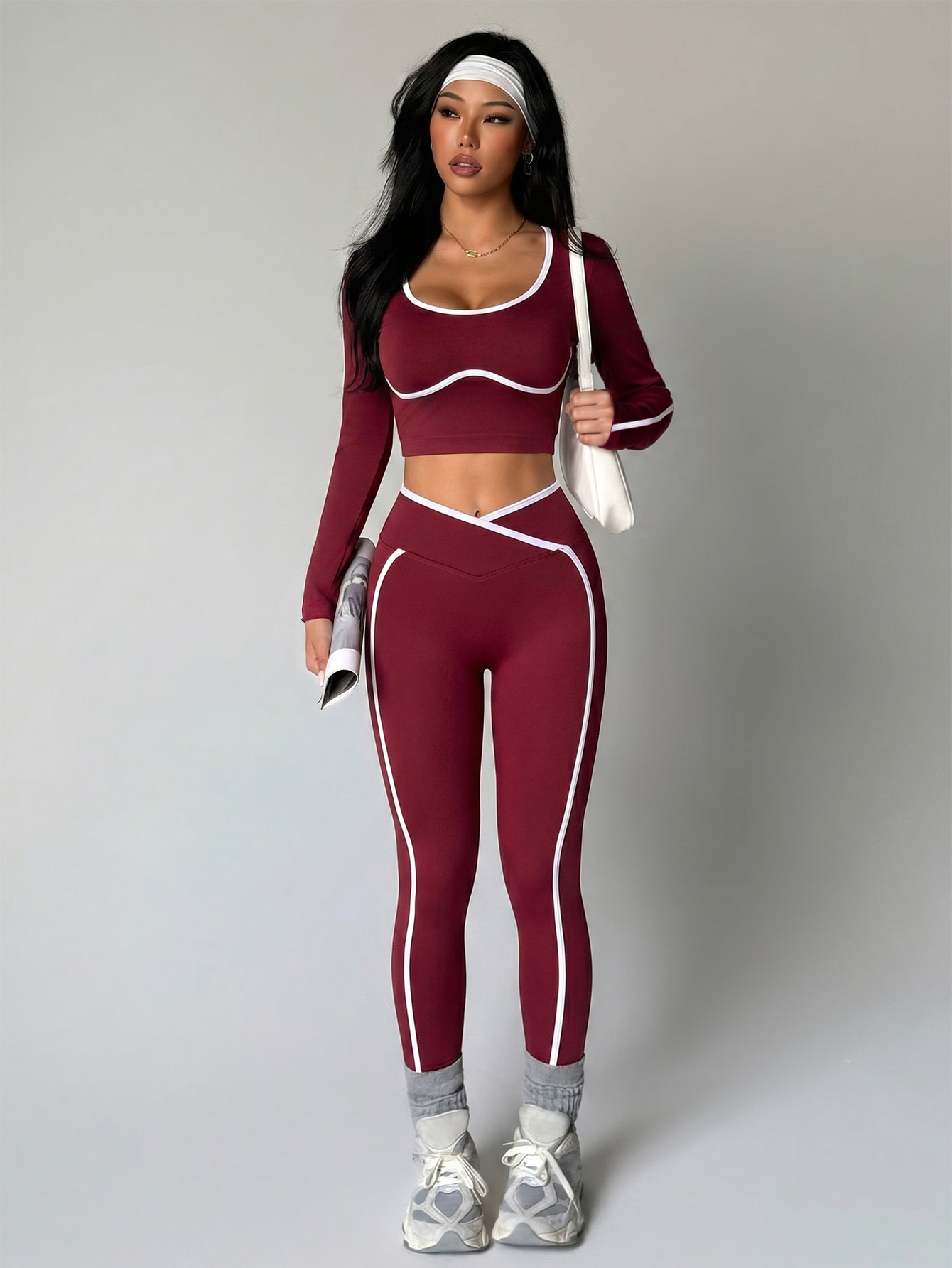 Cross-border color-blocking sportswear for women in autumn, U-shaped neck, beautiful back, long-sleeved yoga suit, high-waisted and hip-lifting fitness two-piece set