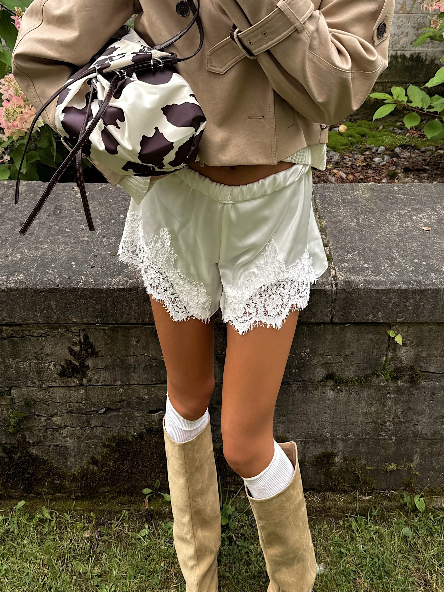 Custom-made 2026 new European and American style lace-trimmed satin shorts for women to look slimmer and versatile, with a hot girl style for fashionable casual wear
