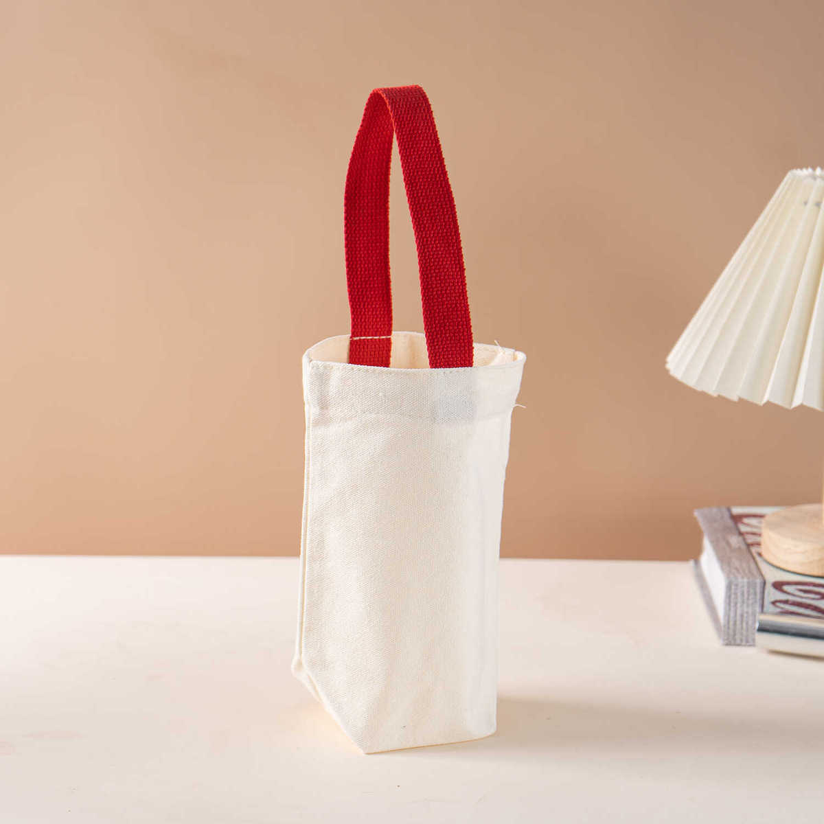 Customizable blank canvas cup sleeves, colorful tote bags, DIY takeaway bags for milk tea and coffee, creative DIY projects.