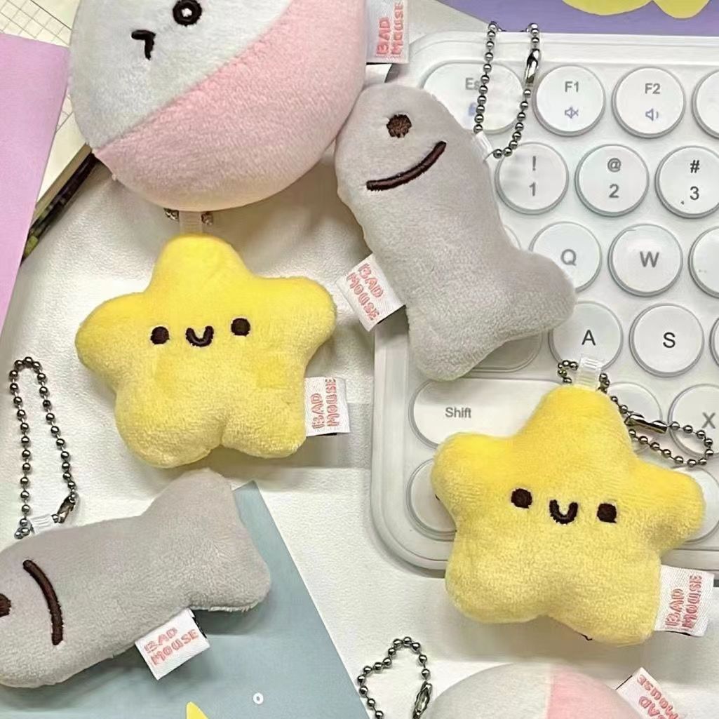 Squeaky plush keychain for girls, healing keychain, star doll backpack, small doll pendant, little star gift