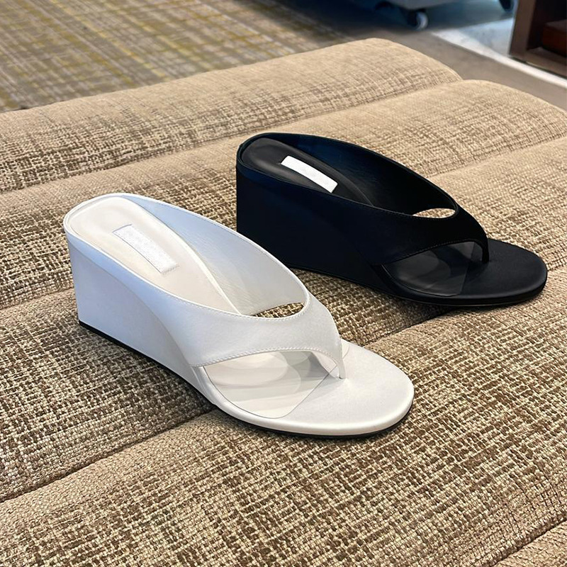 Leather platform flip-flops, women's platform sandals, casual summer beach sandals.