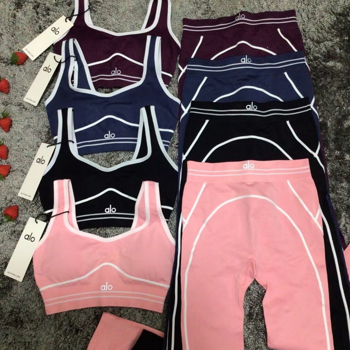 ALO's sporty women's casual yoga fitness fashion high-elasticity bra and long pants two-piece casual set