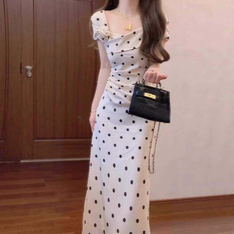 French-style sweet three-dimensional floral polka dot dress, new summer style, A-line midi skirt with a fitted waist.