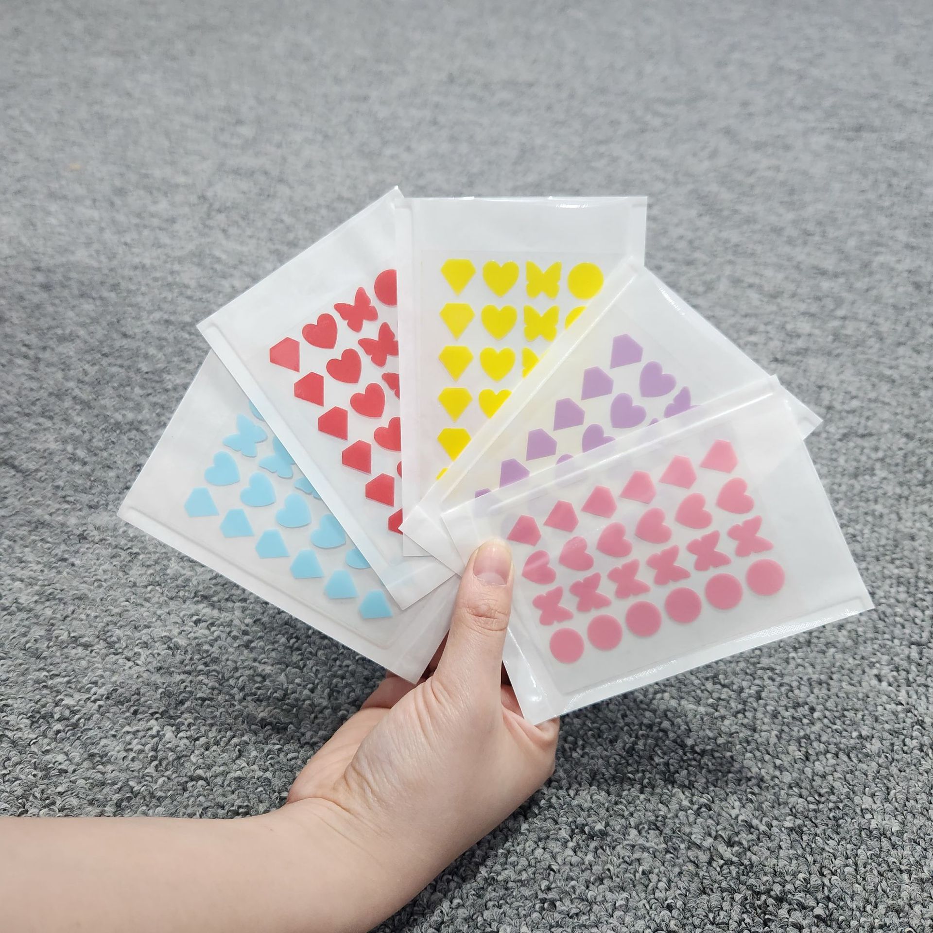 Cross-border in-stock items, various styles, cartoon-shaped, colorful, waterproof, sweatproof PE acne patches, individually packaged.