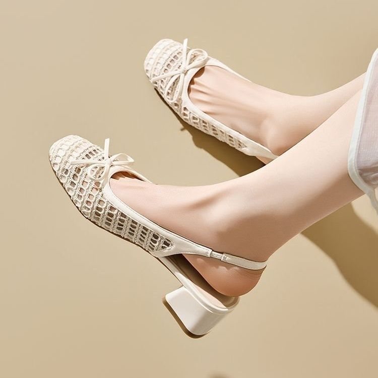 New style of women's shoes: chunky heel sandals with woven and cut-out designs, super ethereal single shoes, square toe, mid-heel, one-shoulder strap, and flip-flops
