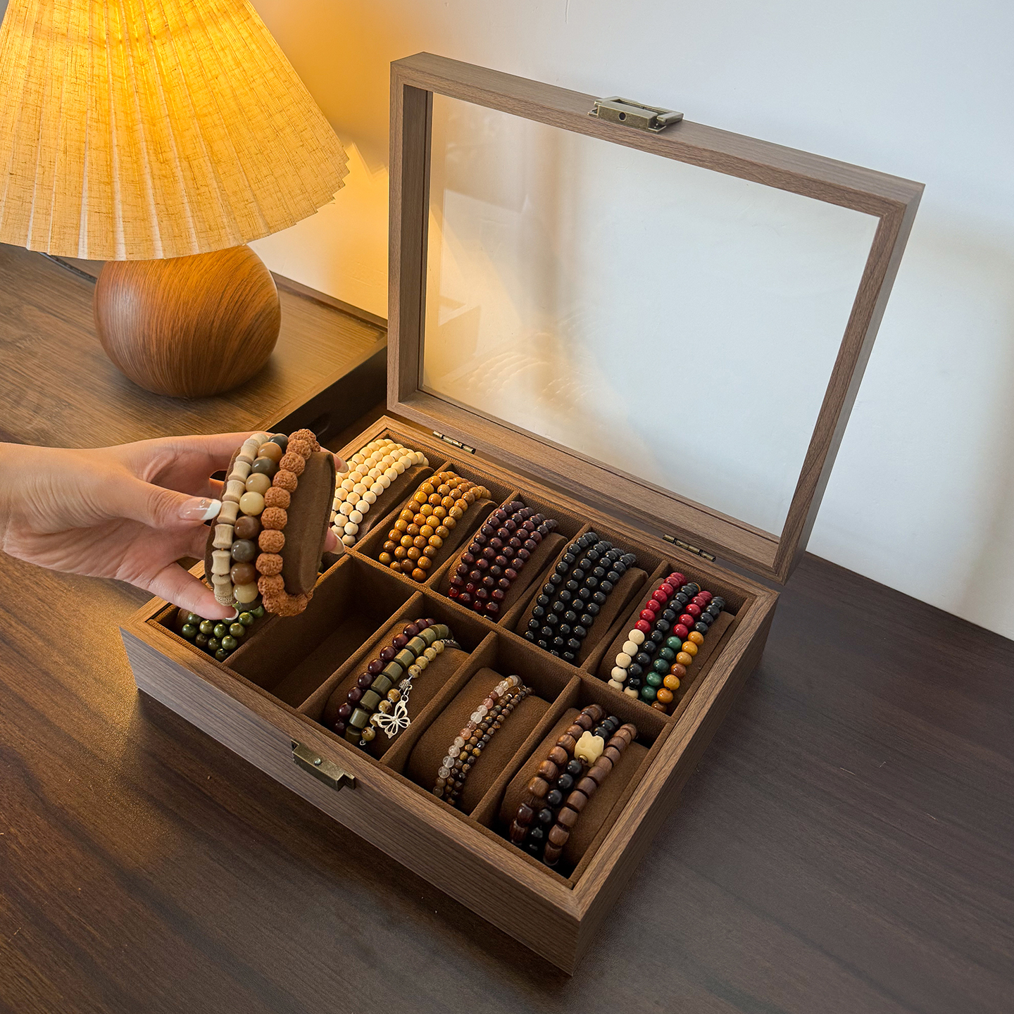 Watch box, antique bracelet storage box, high-end and exquisite walnut wood grain bracelet and Buddhist bead anti-oxidation storage and display box