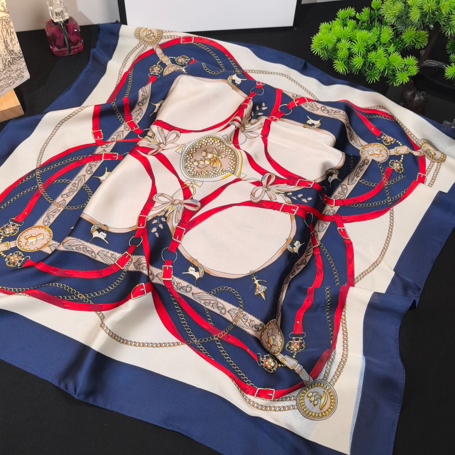 Fashionable and simple faux silk 70 small square scarf, professional neck scarf, decorative shawl, new high-end silk scarf wholesale.