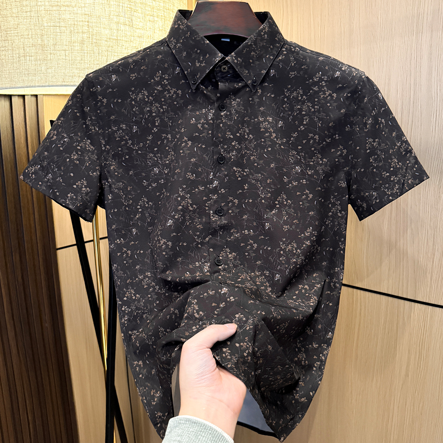 High-quality trendy floral short-sleeved shirt for men's summer 2025 new style, slimming, cool and stylish half-sleeved shirt for men