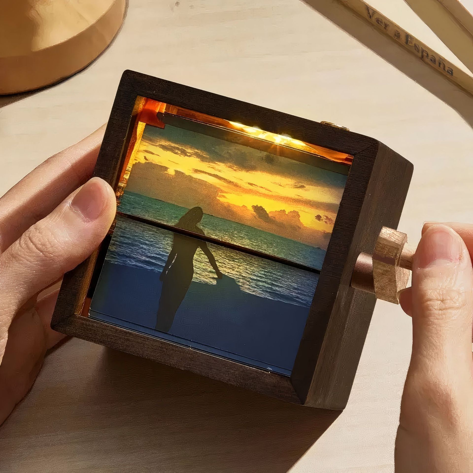 Amazon's independent website ETSY presents a Valentine's Day gift: a customized family keepsake hand-cranked flipbook photo machine.