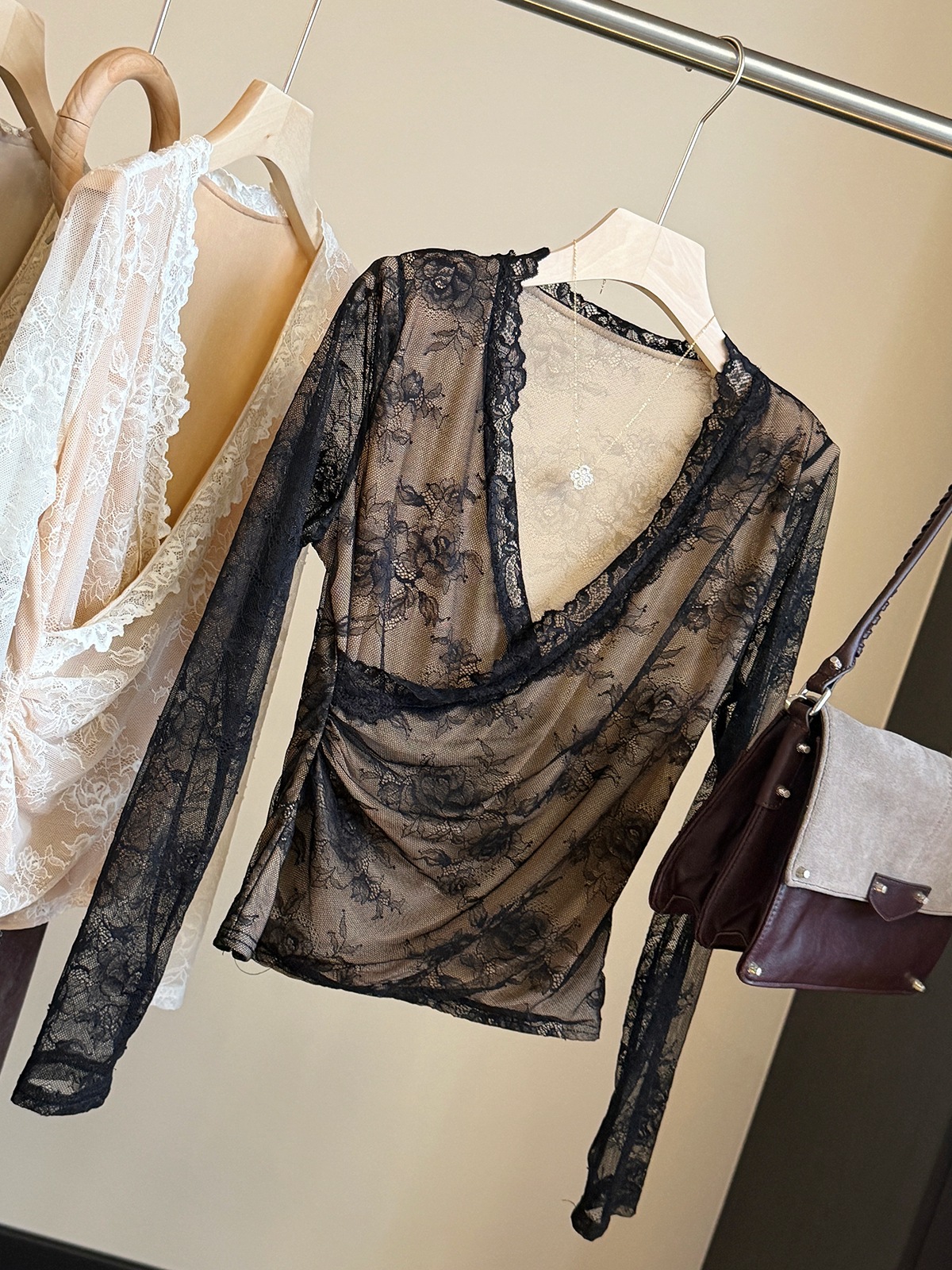 This is a new design for women's autumn 26 with a cross V-neck embroidered lace sweater. It has a slimming waist and a flattering base layer