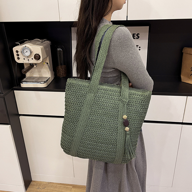 2026 New Style Woven Handbag for Women - Large Capacity, Retro, Versatile, Stylish Shoulder Bag, High-End Women's Bag