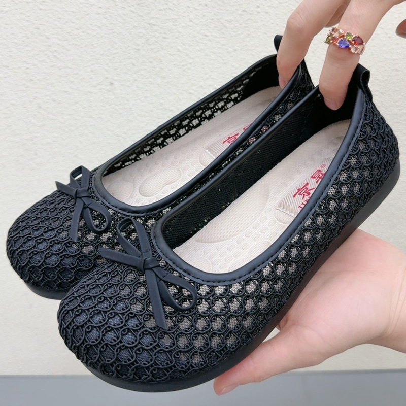 Old Beijing Cloth Shoes Women's 2026 Summer New Style Breathable Mesh Loafers Shallow Mouth Sandals Soft Sole Comfortable Mother Shoes
