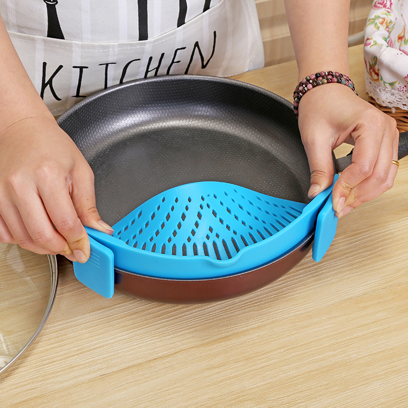 Silicone clip-on vegetable and fruit drainer, pot rim drainer, noodle strainer, dish strainer, stovetop drainer, detachable.