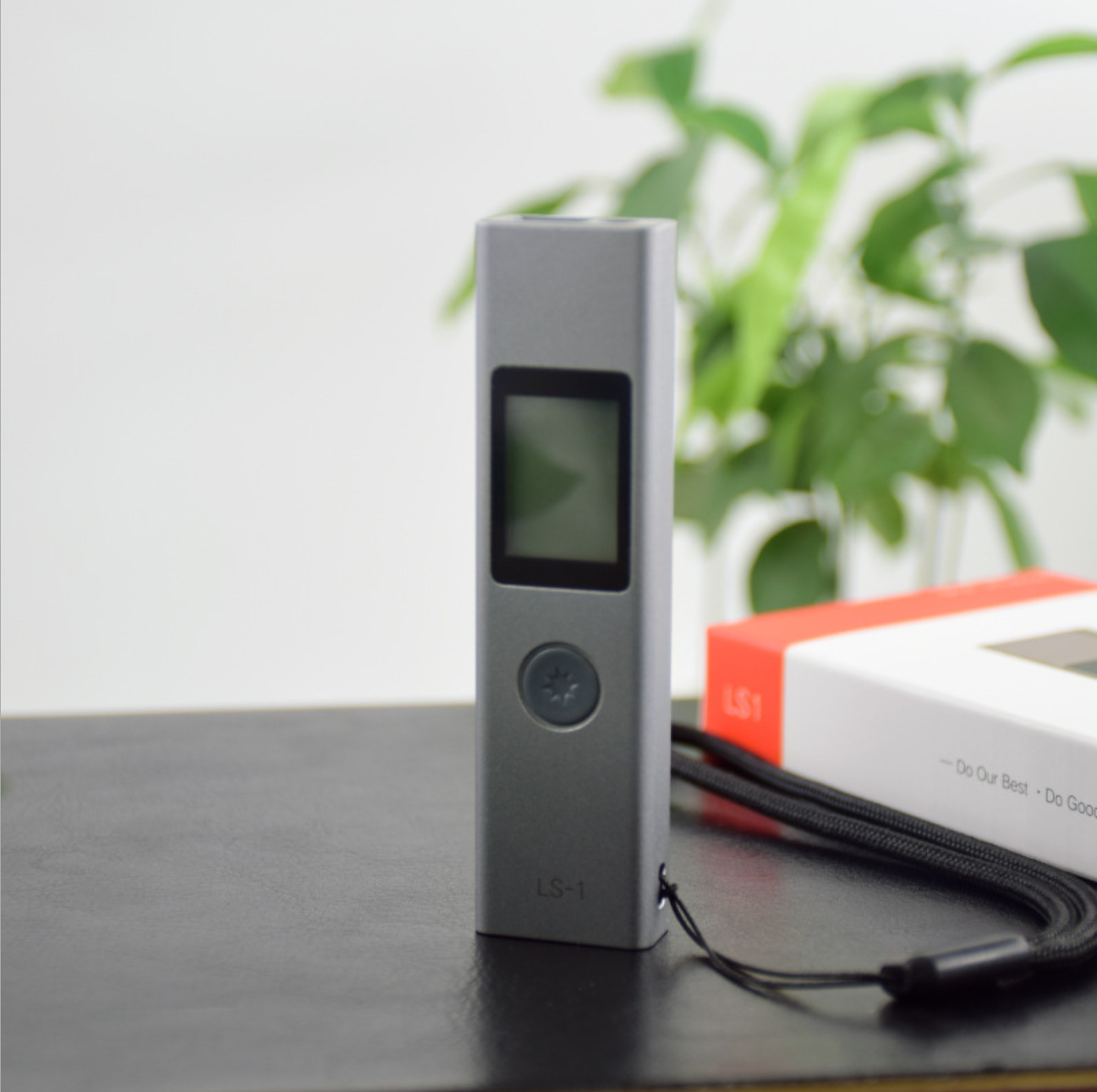 Ultra-mini laser rangefinder with USB port, 40-meter rechargeable laser ruler, German iF Award, aluminum-magnesium alloy casing.