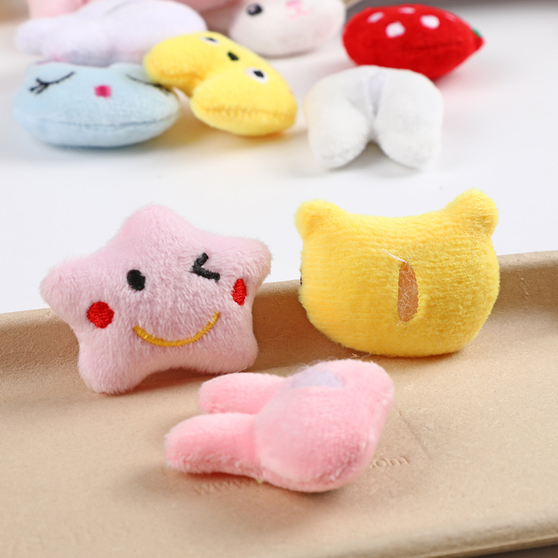 Plush cartoon animal figurines, small toys, crying horses, brooches, clothes, hats, shoes, socks, decorative accessories, fabric dolls and accessories
