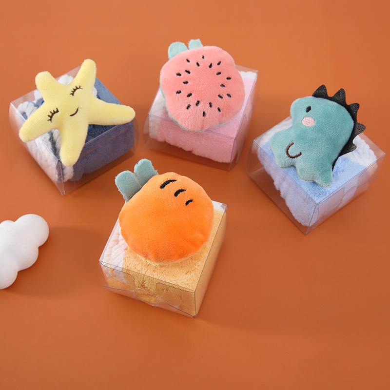 Home kindergarten hand towels, bear towels, coral fleece absorbent return gifts, souvenirs, hanging towel boxes with toys