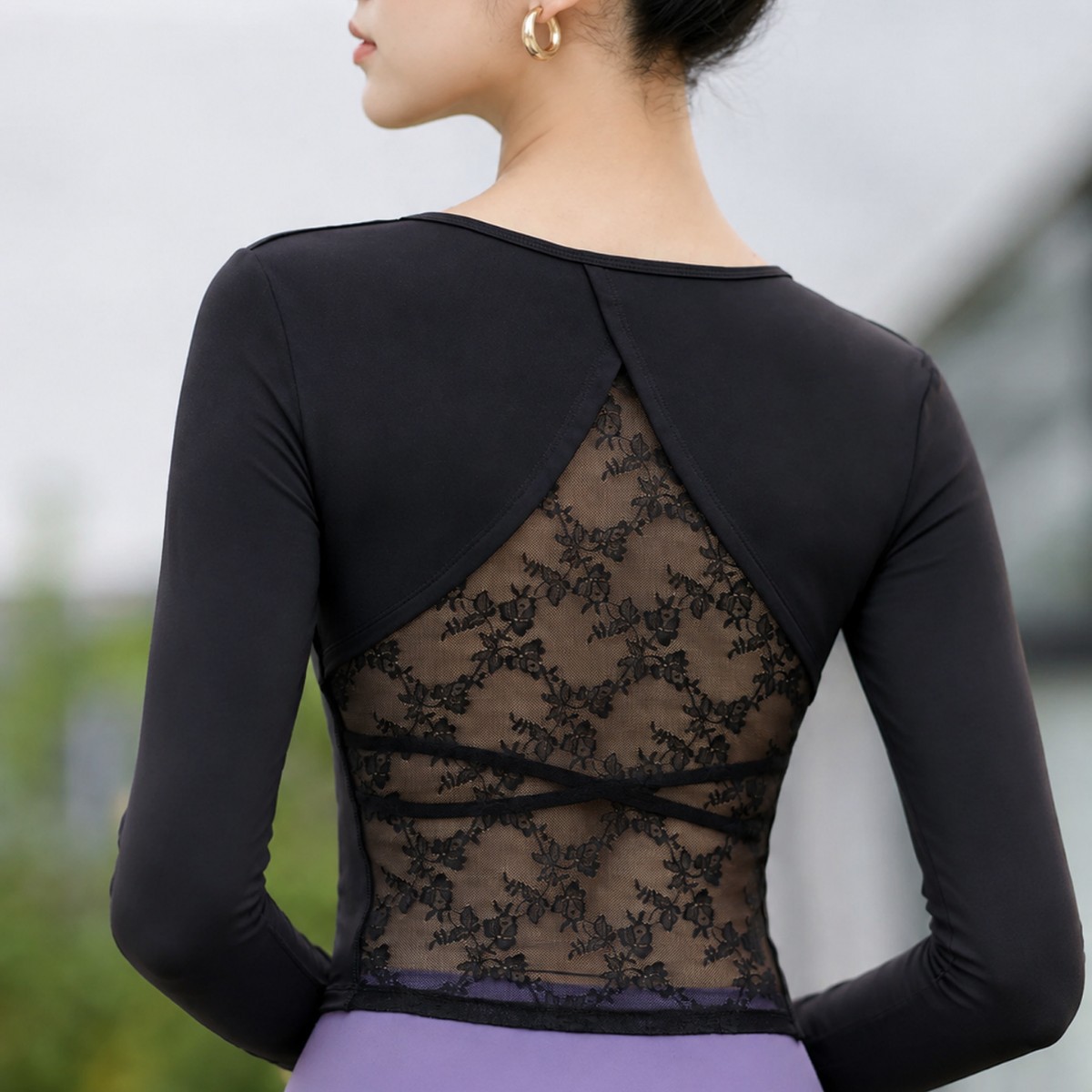 Wholesale and consignment of lace one-piece cups from the source factory, yoga long-sleeved shirts with chest pads, running and fitness, nude feel, quick-drying