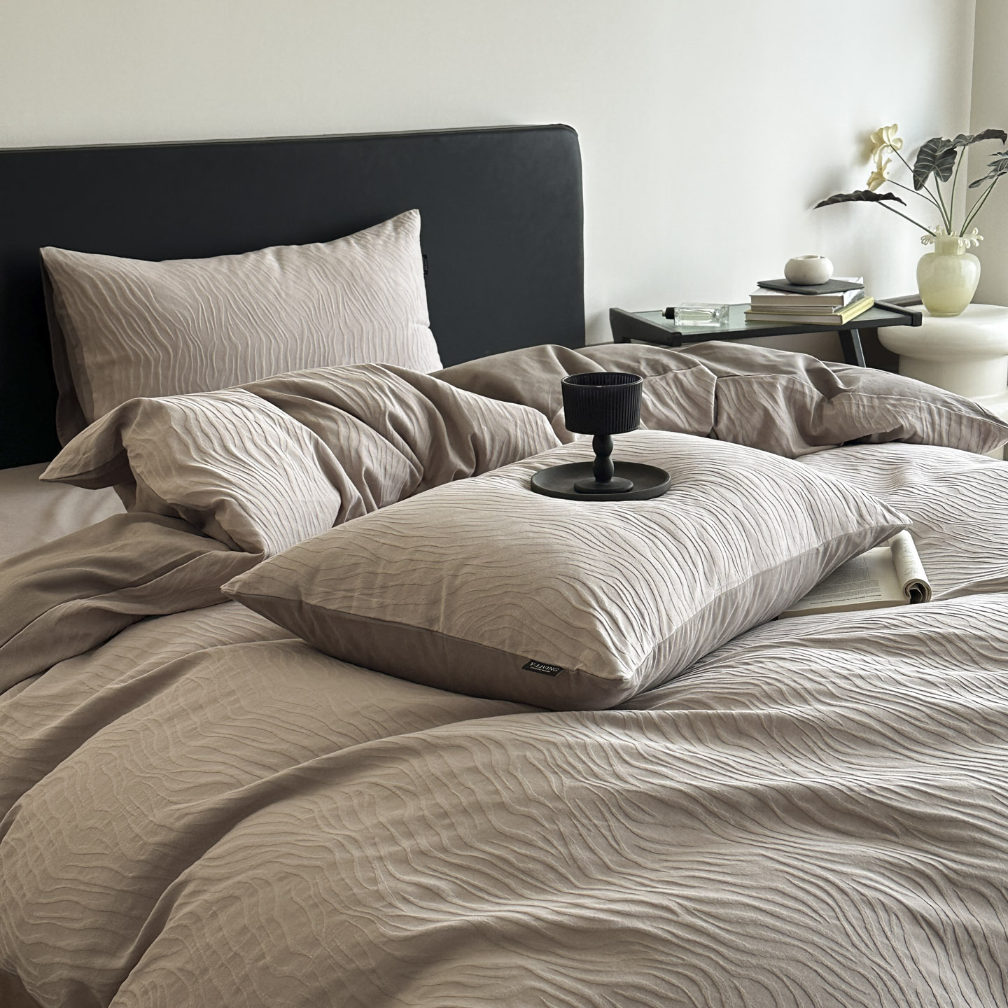 High-end 100 cotton high-count jacquard all-cotton four-piece set, simple and light luxury brocade pure cotton bed sheet 1.8 bedding
